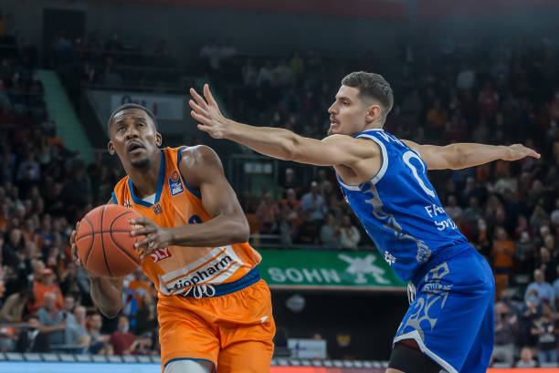 背后始终需 背后始终需